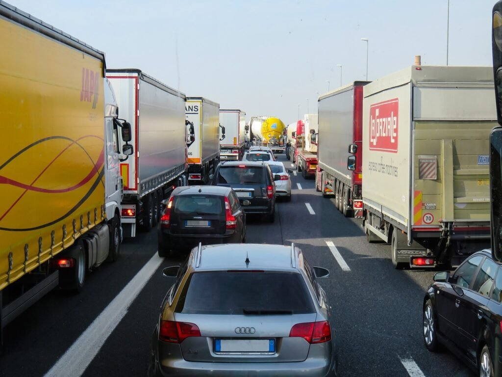 Daimler Trucks Launches Customer-Centric GENH2 Liquid Hydrogen Truck Fleet for Long-Haul Testing in Germany